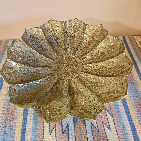 Vintage Large Solid Brass Etched Floral Scalloped Edge Pedestal Bowl - Picture 3 of 9